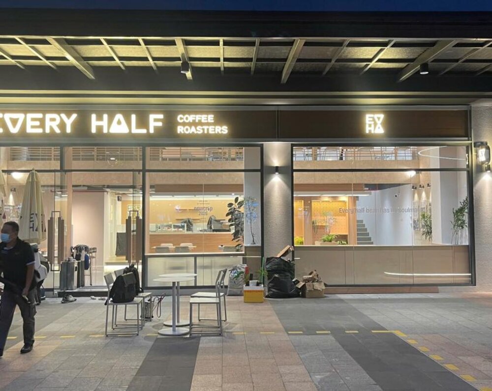 Every Half Coffee Roasters - mặt tiền